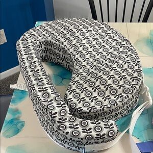 Black and White Patterned Nursing Pillow